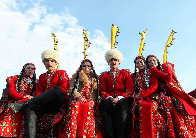 Iranische ethnische Kleidung