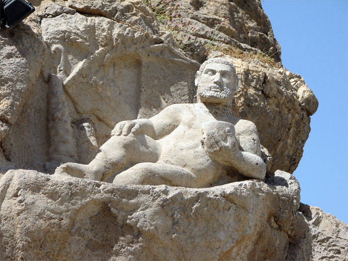 Travel to Iran, where East meets West (Statue of Hercules in Behistun)